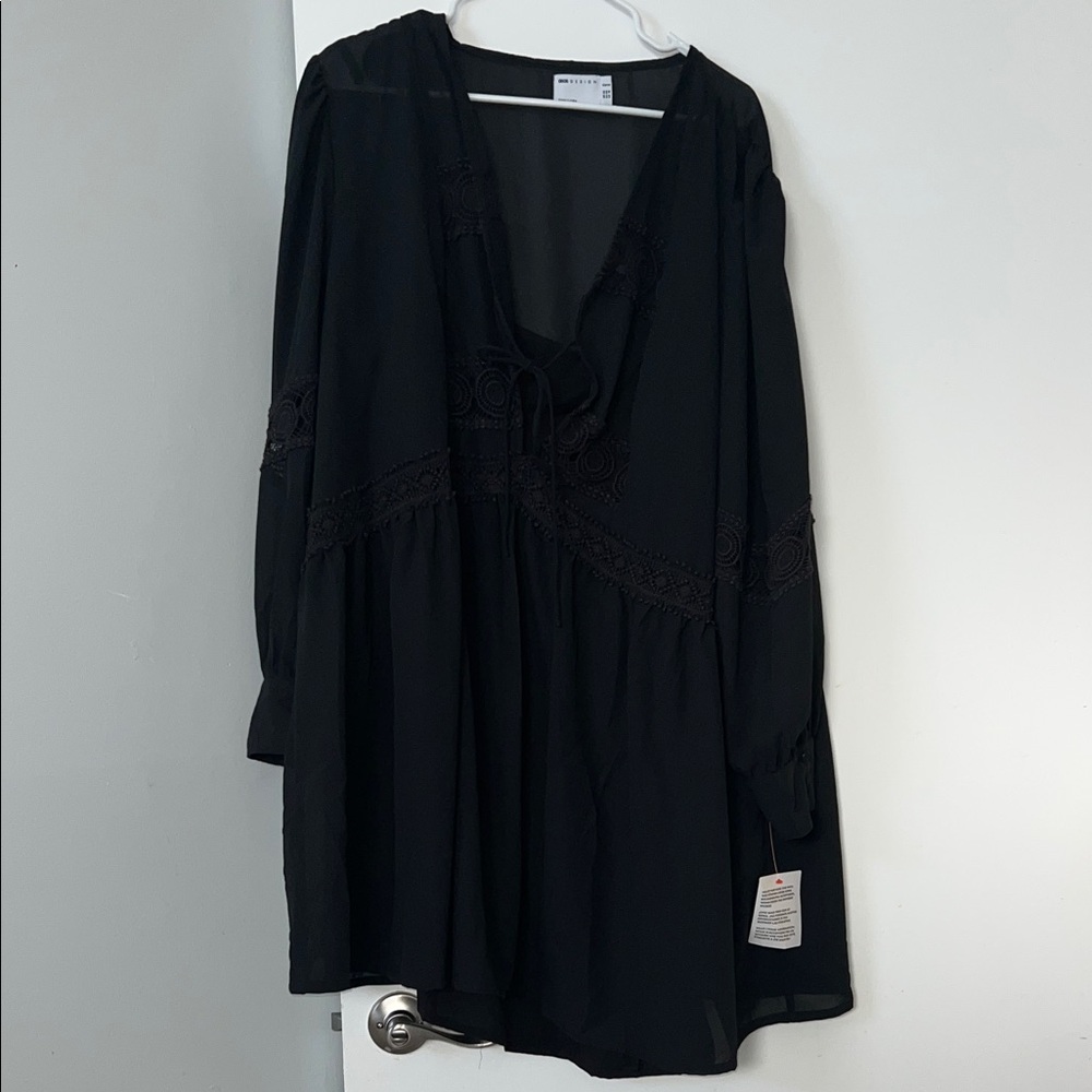 Black Lace Trim V-Neck Long Sleeve Tunic